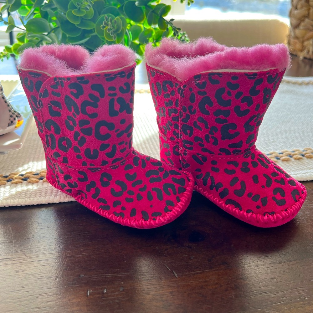 Infant UGG boots NWOT